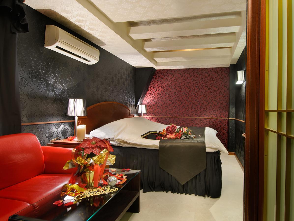 Love hôtel Nihonbashi Little Chapel Christmas (adults Only)